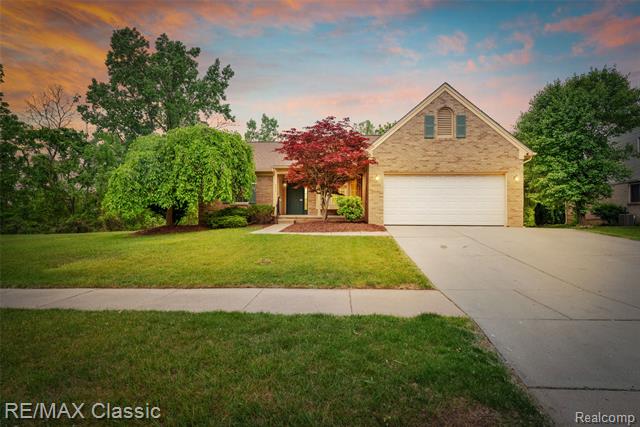 front view picture of 995 Wildwood, Canton, MI. 48188