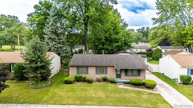 front view picture of 33625 Fairchild, Westland, MI. 48186