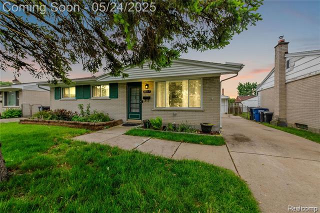 front view picture of 33117 Avondale, Westland, MI. 48186
