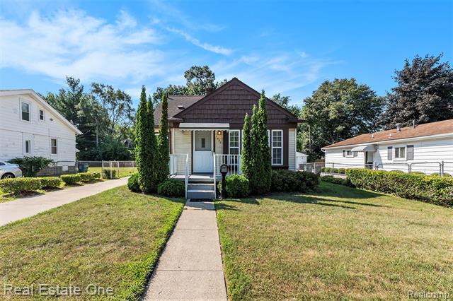 front view picture of 1697 Leroy St, Ferndale, MI. 48220