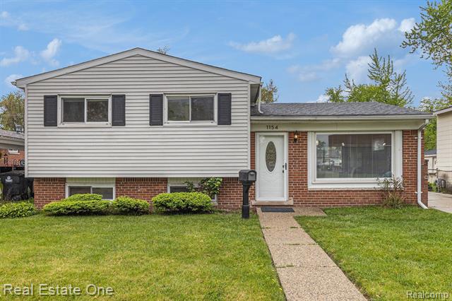 front view picture of 1154 S Henry Ruff, Westland, MI. 48186