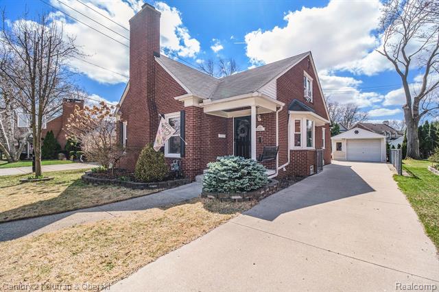 front view picture of 1124 Beechmont, Dearborn, MI. 48124