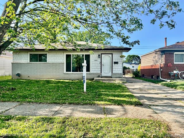 front view picture of 30664 Burlington, Westland, MI. 48186