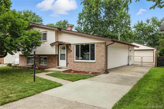 front view picture of 30770 Avondale, Westland, MI. 48186