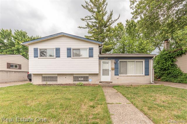 front view picture of 31121 Avondale, Westland, MI. 48186