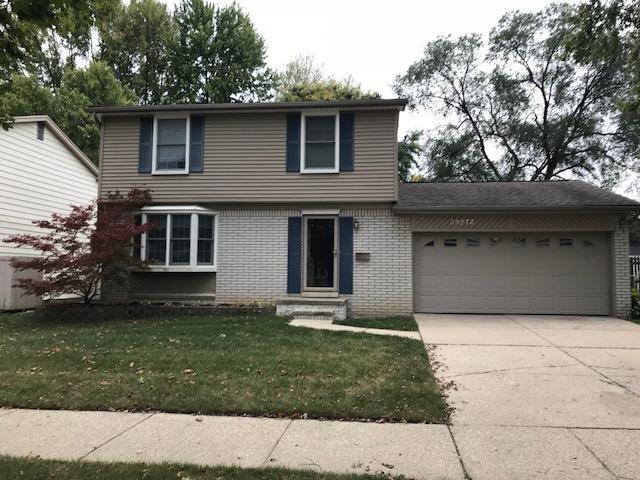 front view picture of 39273 Gloucester, Westland, MI. 48186