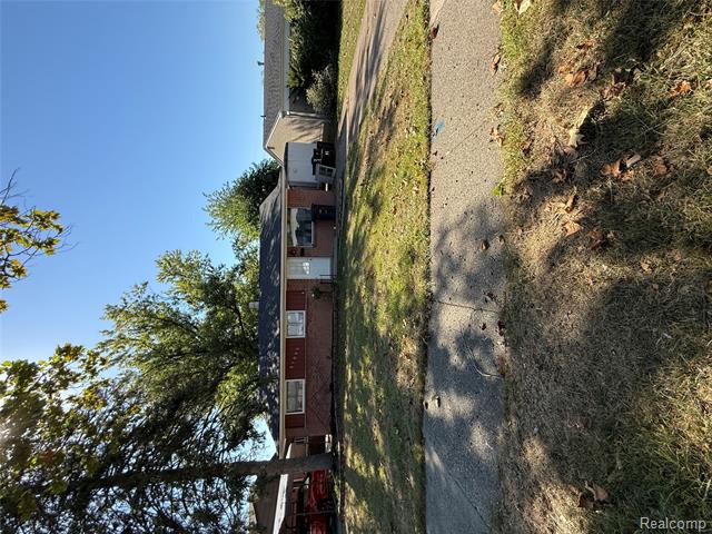 front view picture of 31053 Steinhauer, Westland, MI. 48186