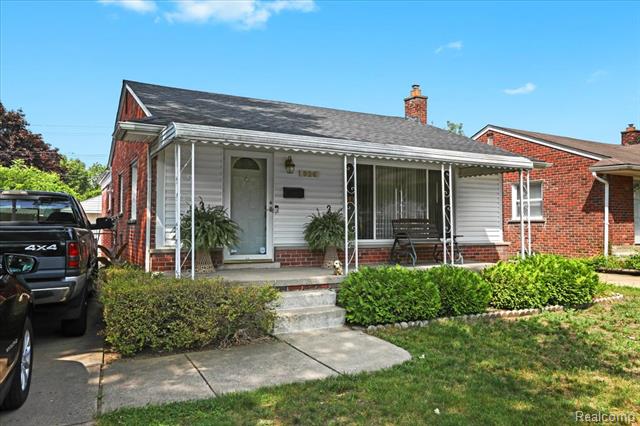 front view picture of 926 Sherbourne, Inkster, MI. 48141