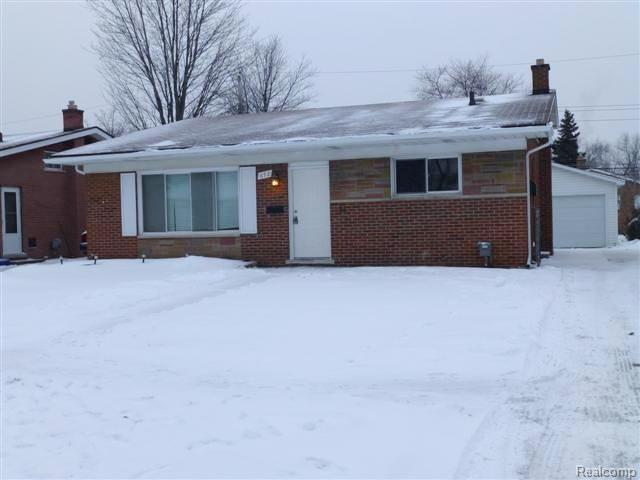 front view picture of 692 Easley, Westland, MI. 48186