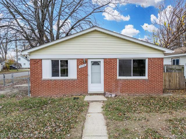front view picture of 33546 Hiveley, Westland, MI. 48186