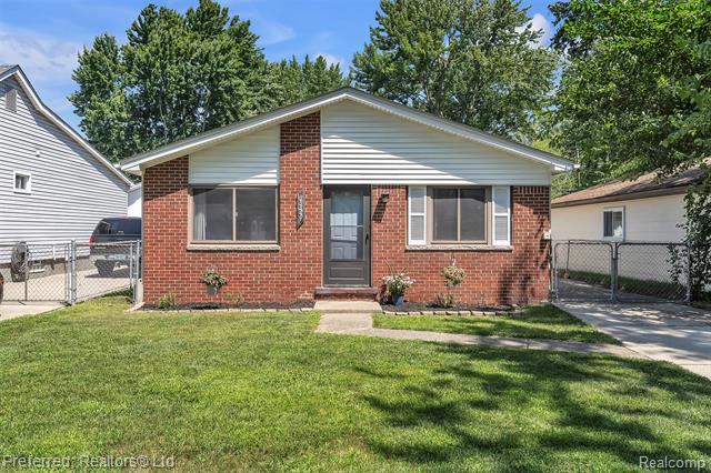 front view picture of 33520 Hiveley, Westland, MI. 48186