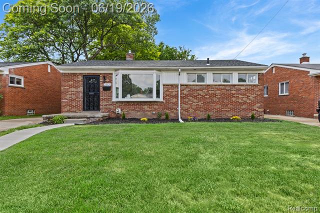 front view picture of 22121 Whitmore Ave, Oak Park, MI. 48237