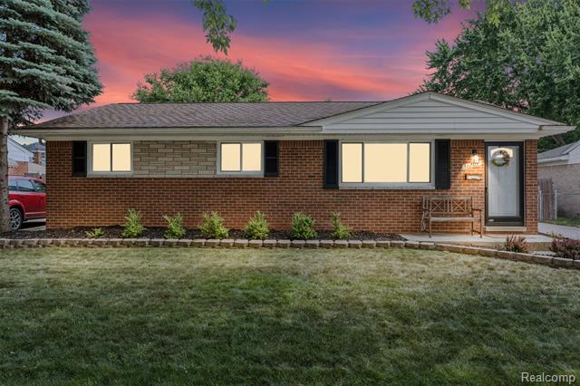 front view picture of 36203 Fernwood, Westland, MI. 48186