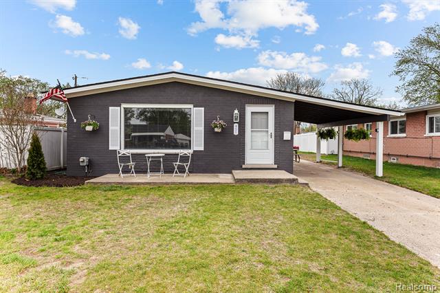 front view picture of 451 Darwin, Westland, MI. 48186