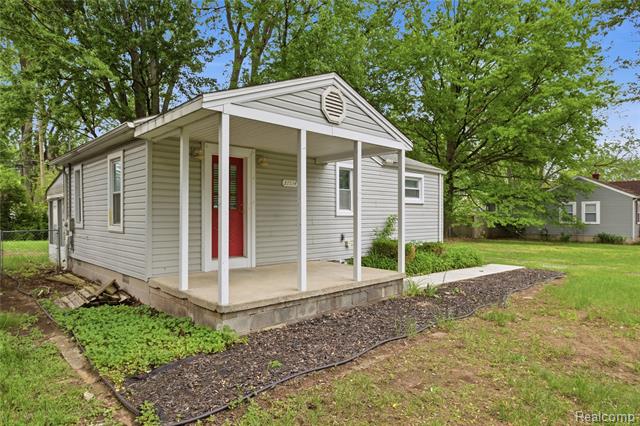 front view picture of 33534 Somerset, Westland, MI. 48186
