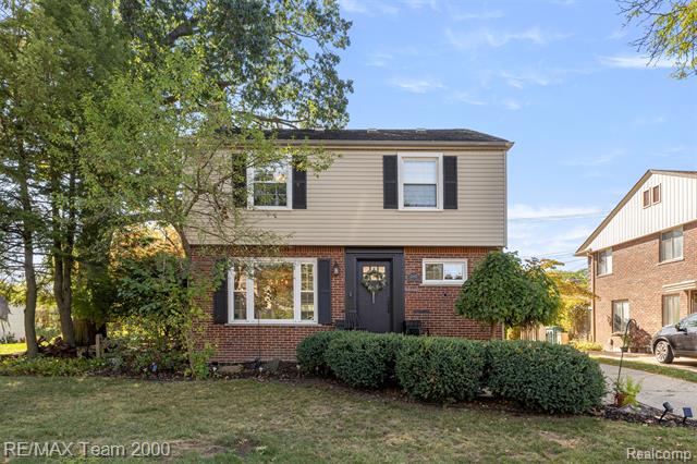 front view picture of 23627 Hudson, Dearborn, MI. 48124