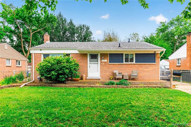 front view picture of 30533 Hiveley, Westland, MI. 48186