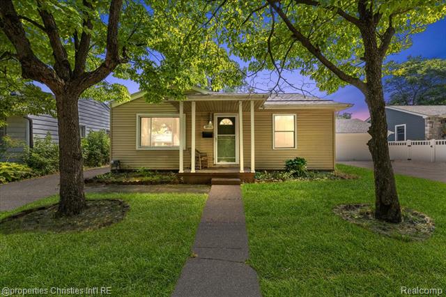 front view picture of 1890 College St, Ferndale, MI. 48220