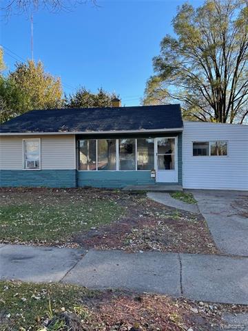 front view picture of 10311 Saratoga Ave, Oak Park, MI. 48237
