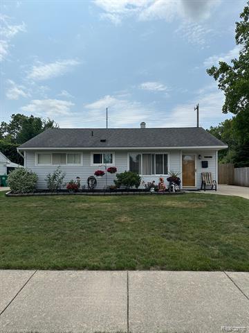 front view picture of 29781 Winter Dr, Garden City, MI. 48135