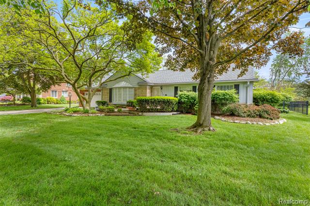front view picture of 539 Crescent Dr, Dearborn, MI. 48124