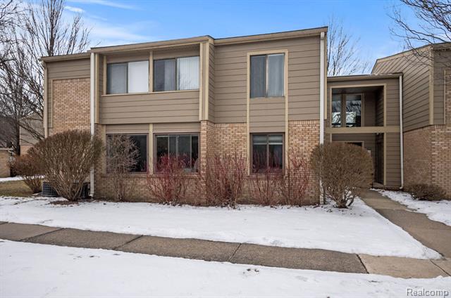 front view picture of 16256 Mayfair Dr, Southfield, MI. 48075