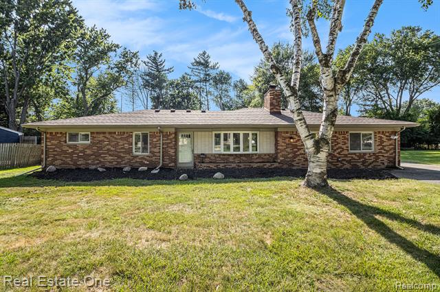 front view picture of 23325 Beech Rd, Southfield, MI. 48033