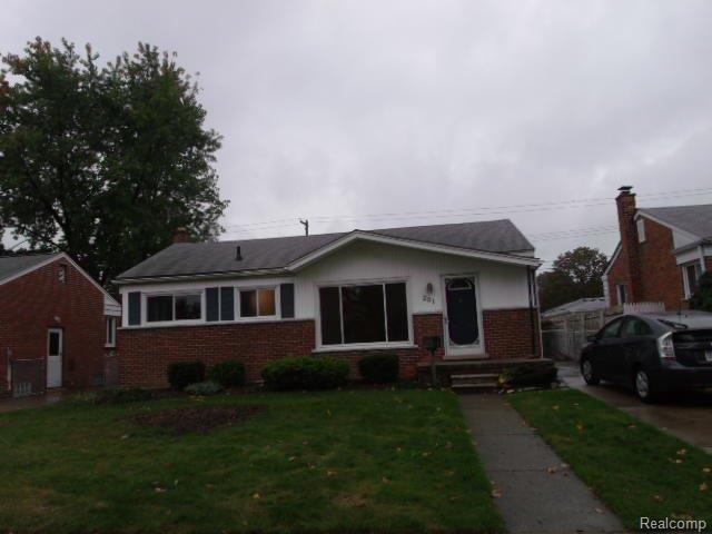front view picture of 221 W Radcliff, Garden City, MI. 48135