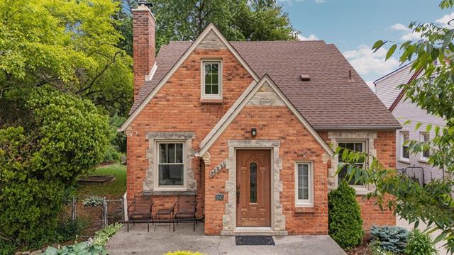front view picture of 22836 Wellington, Dearborn, MI. 48124