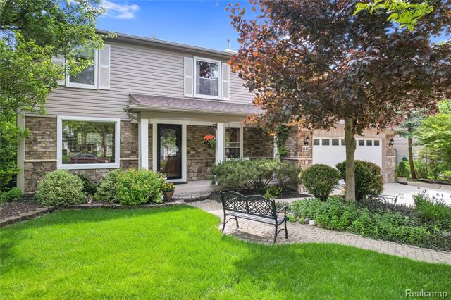 front view picture of 1140 Lemont Ct W, Canton, MI. 48187