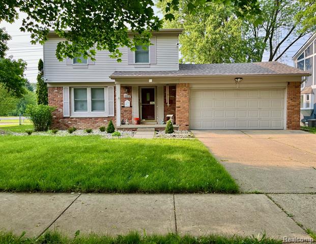 front view picture of 41878 Ravenwood, Canton, MI. 48187
