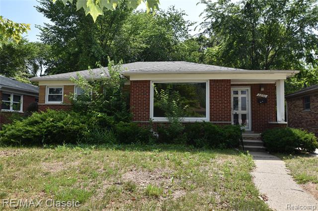 front view picture of 22150 Beverly Ave, Oak Park, MI. 48237