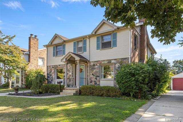 front view picture of 325 Mohawk, Dearborn, MI. 48124