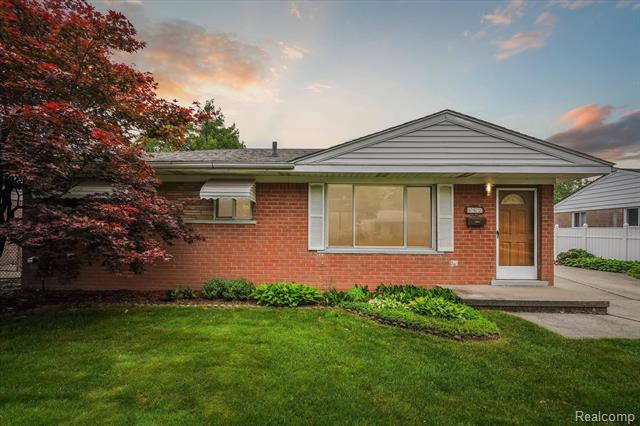 front view picture of 152 Vansull, Westland, MI. 48185