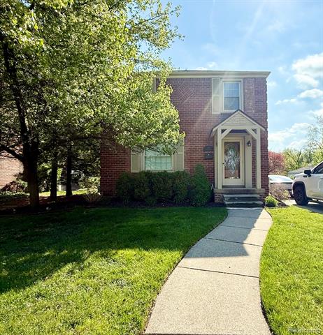 front view picture of 135 S Waverly, Dearborn, MI. 48124