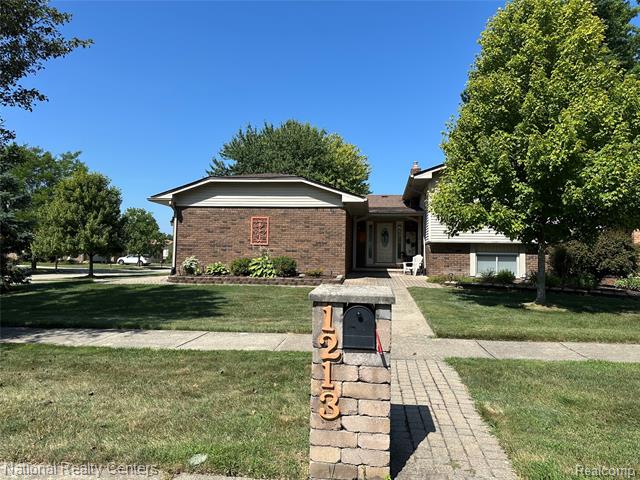 front view picture of 1213 Franciscan Ct E, Canton, MI. 48187