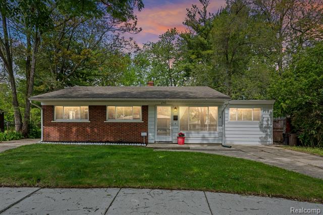 front view picture of 21951 Morton Ave, Oak Park, MI. 48237
