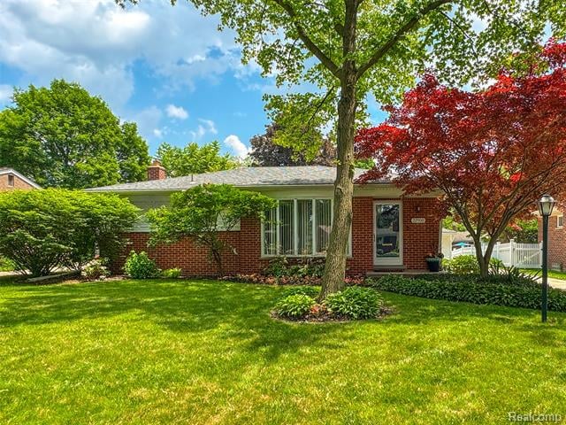front view picture of 22900 Frederick Ave, Farmington, MI. 48336