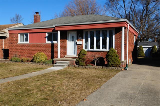 front view picture of 33090 Rosslyn, Garden City, MI. 48135