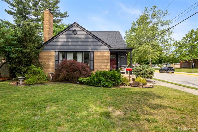 front view picture of 461 N Silvery Lane, Dearborn, MI. 48128