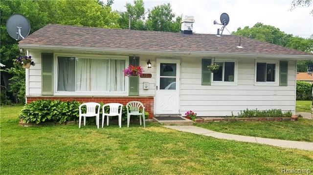front view picture of 22011 Vale St, Oak Park, MI. 48237