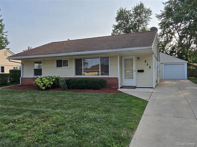 front view picture of 535 Lytle Place, Garden City, MI. 48135