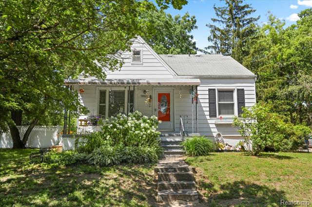 front view picture of 35228 Rosslyn, Westland, MI. 48185