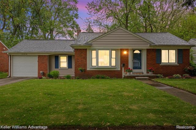 front view picture of 22810 Lilac St, Farmington, MI. 48336