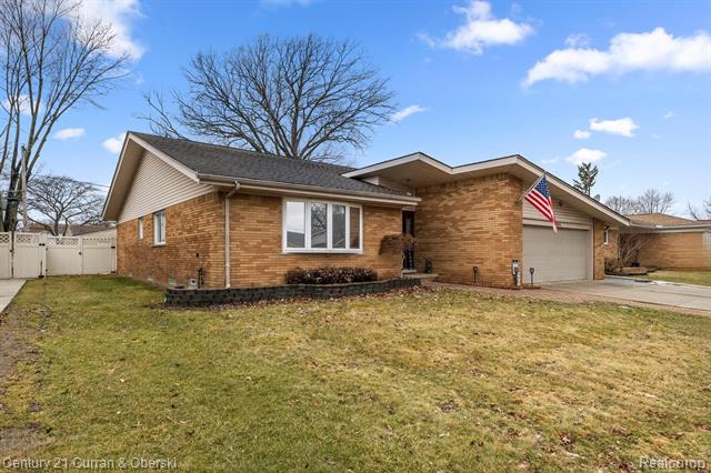 front view picture of 663 Berwyn, Dearborn Heights, MI. 48127
