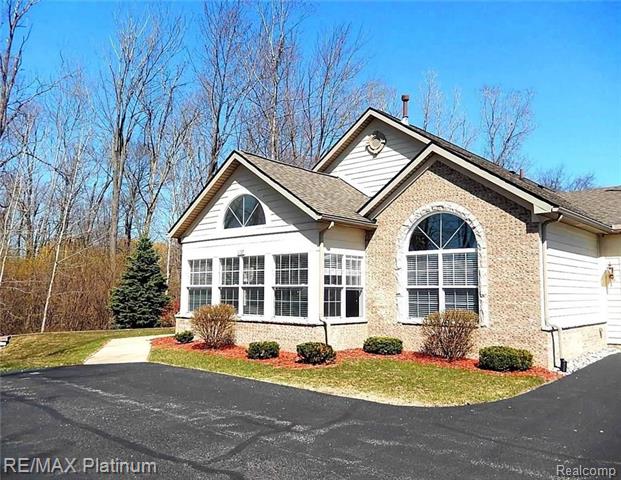front view picture of 1137 Abbey Ct, Westland, MI. 48185