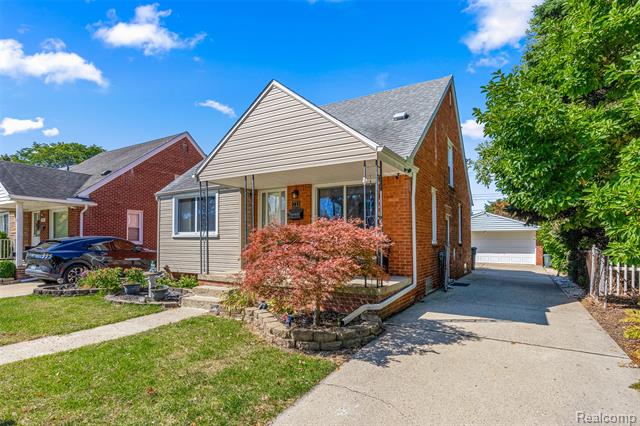 front view picture of 721 Drexel, Dearborn, MI. 48128