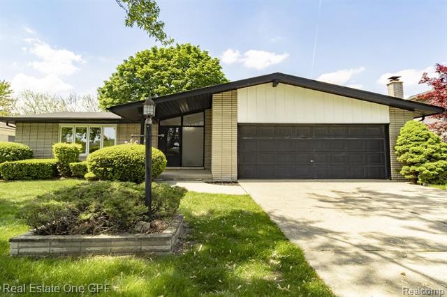 front view picture of 693 Cronin, Dearborn Heights, MI. 48127