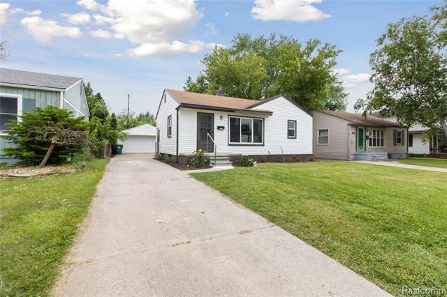 front view picture of 28660 Rosslyn, Garden City, MI. 48135