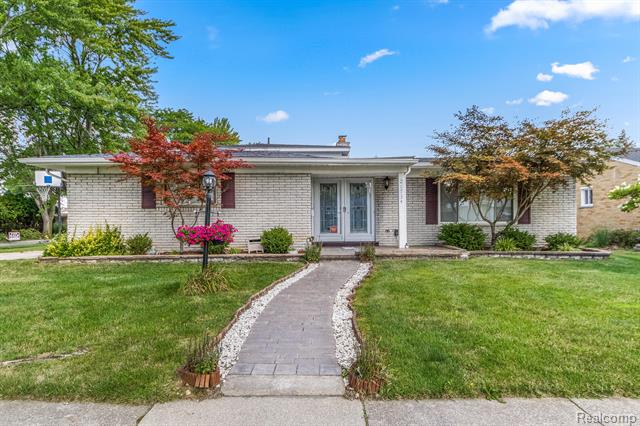 front view picture of 26734 Sheahan, Dearborn Heights, MI. 48127